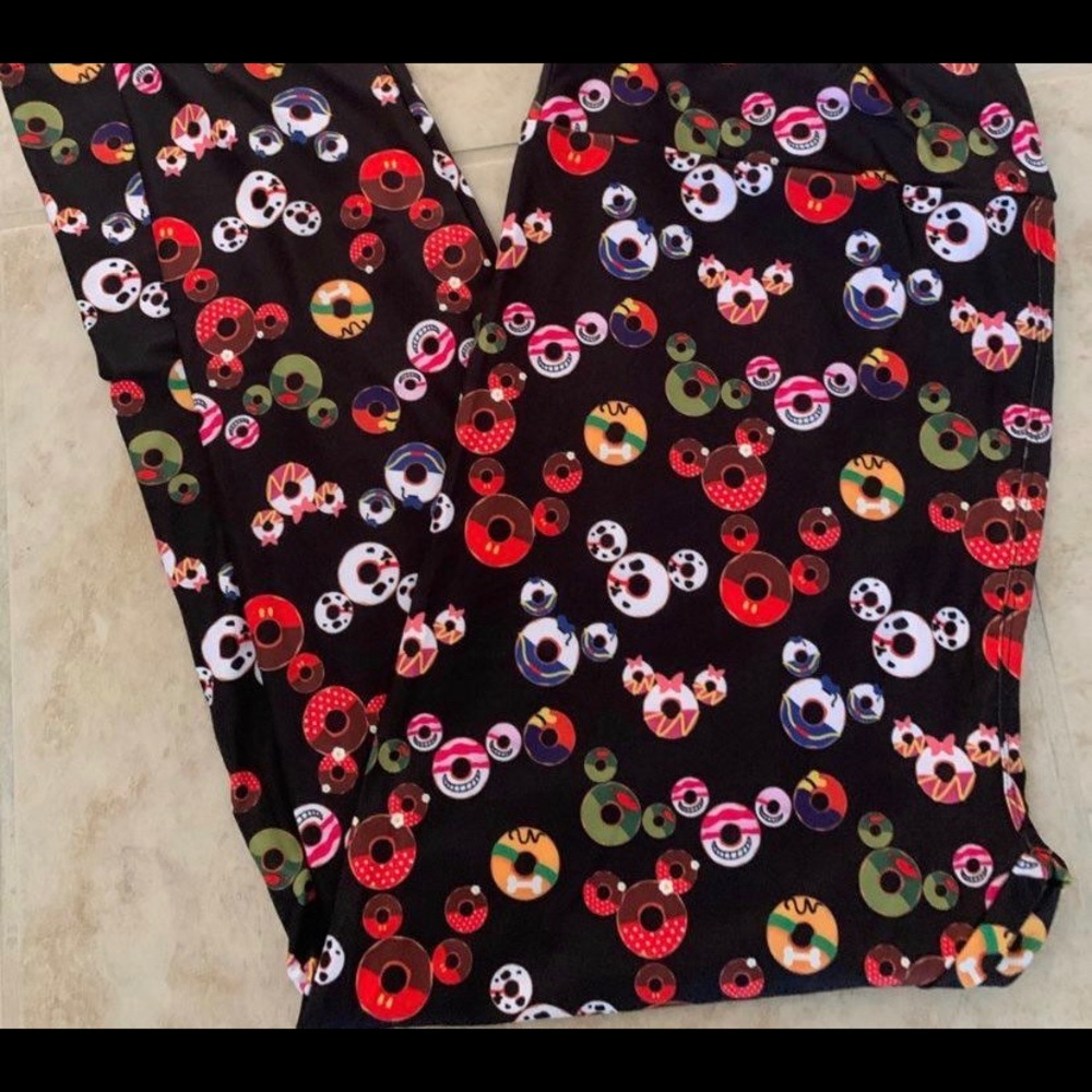 NWT Disney Donut Snack Character Legging Capris TC